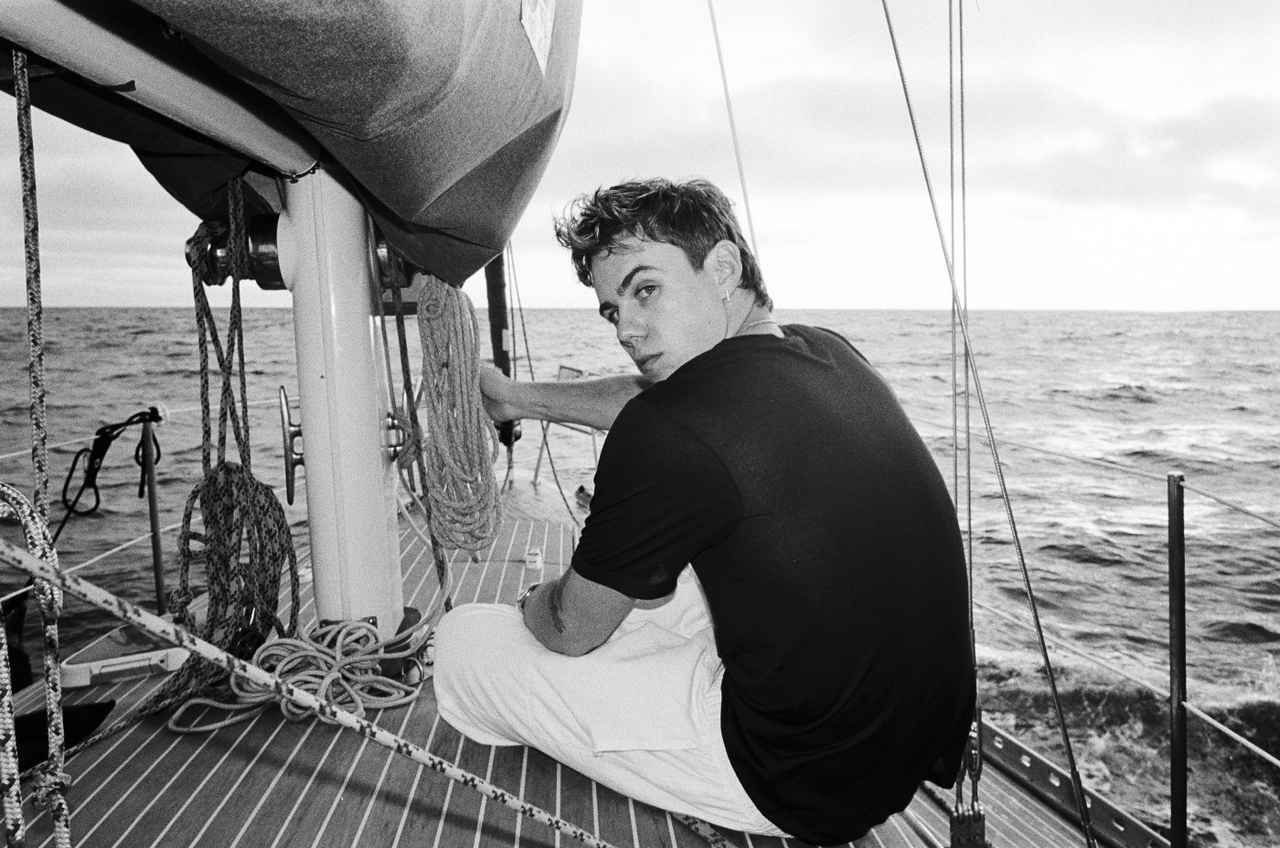 ザ・キッド・ラロイ、新曲で“三角関係”を描く!MVにカルメン=エレクトラ&アナ・ヴァン・パッテン登場