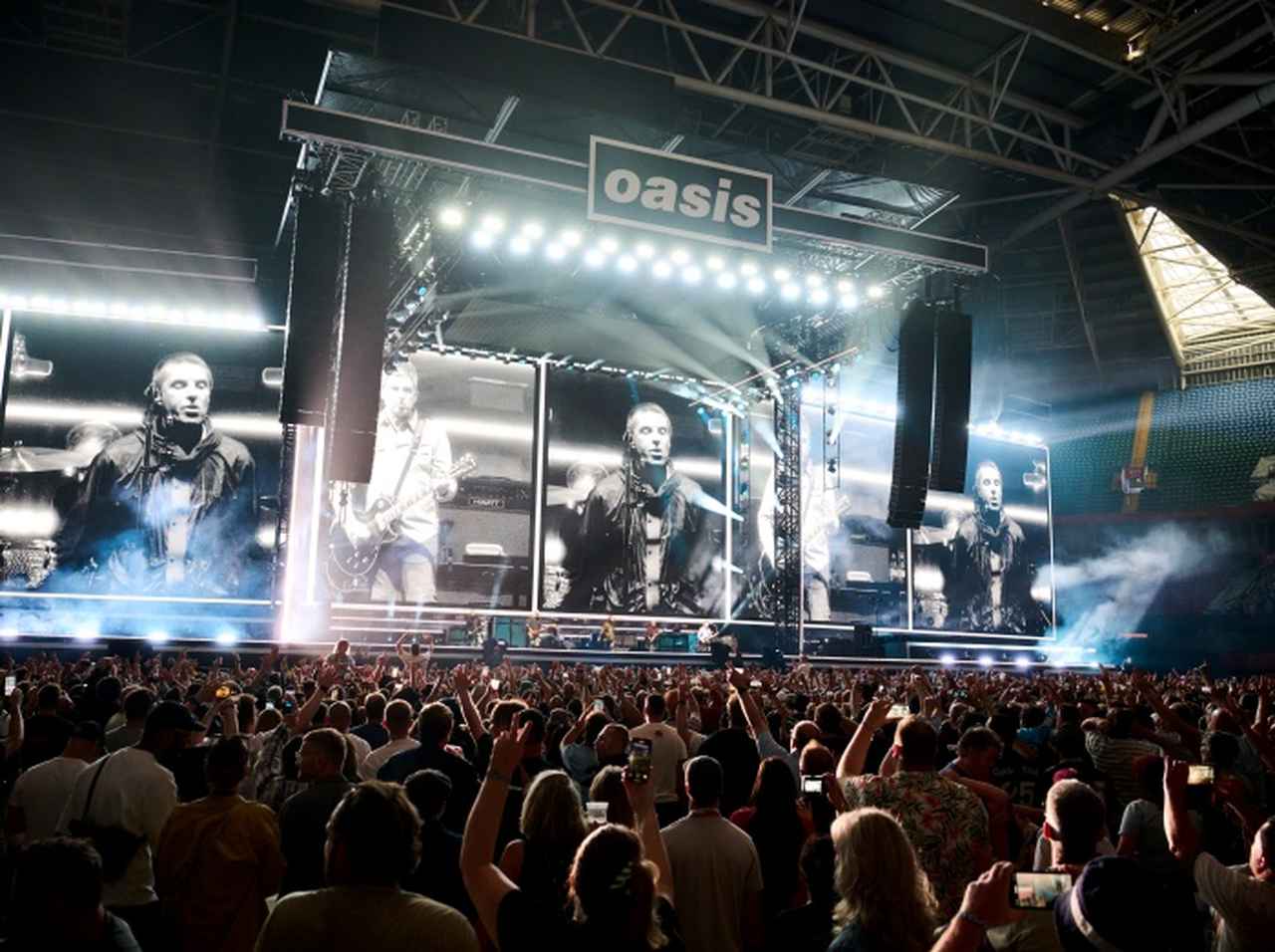 オアシスの公演でファンが死亡、バンドが声明を発表