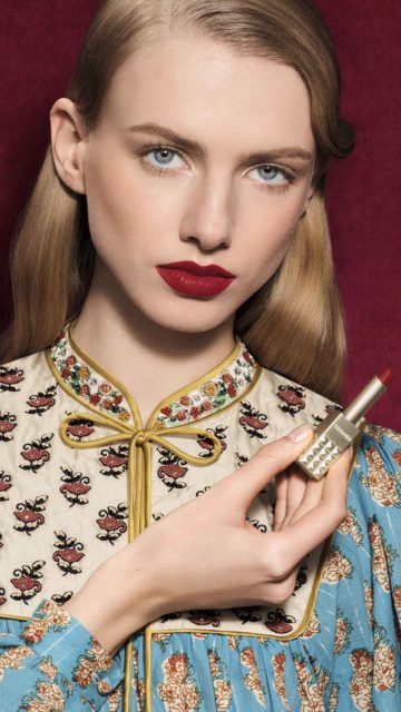 スタッズ×レトロカラーで魅せる秋。ヴァレンティノのアイコンリップに“ルネッサンスな5色”が仲間入り