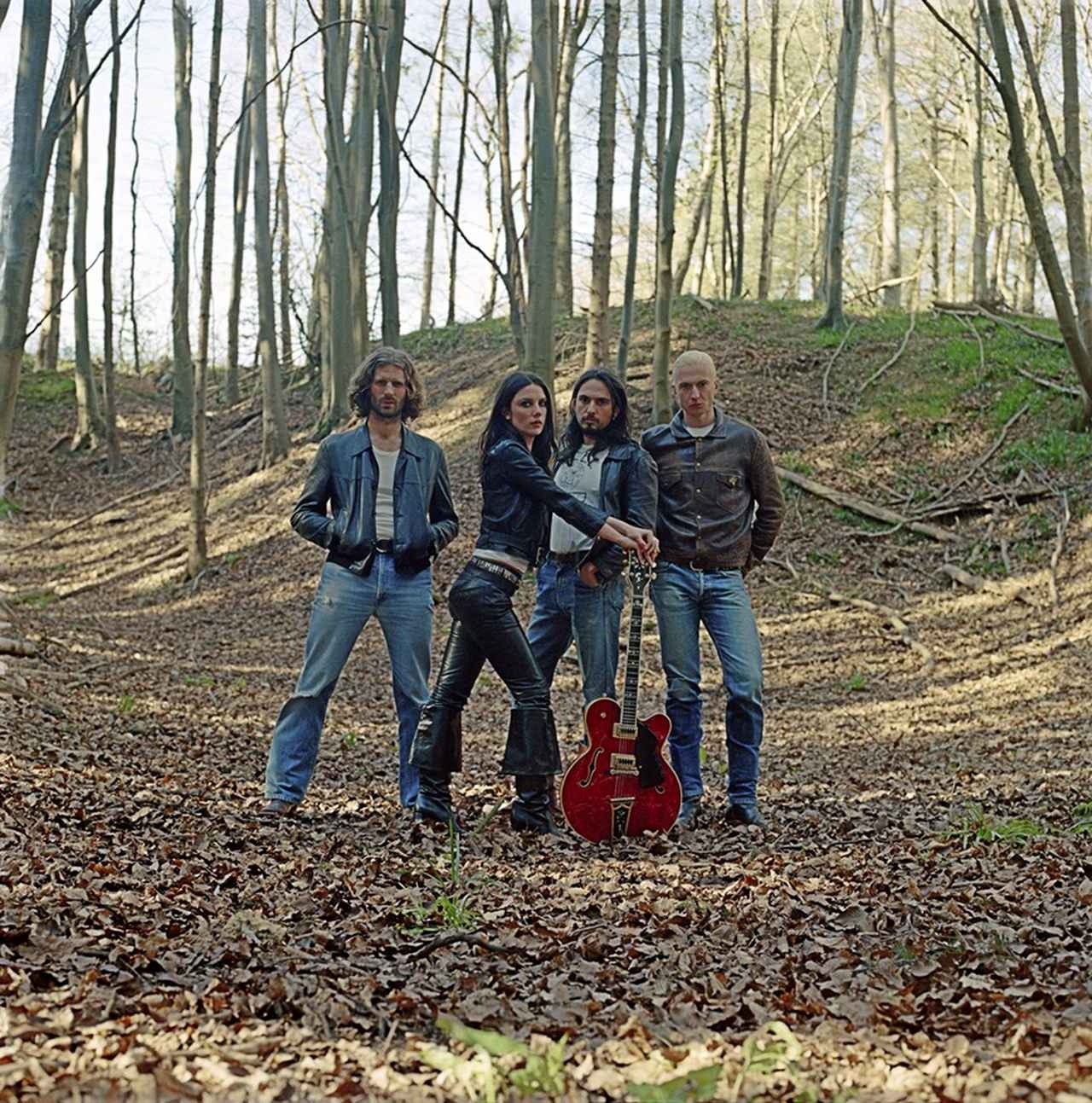 「自分が誰か」を歌う旅へ──ウルフ・アリスのドラマーが初のリードボーカルを務めた新曲が公開