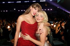 Eras Tourでの絆ふたたび――サブリナ、テイラーとの新曲発表に感激