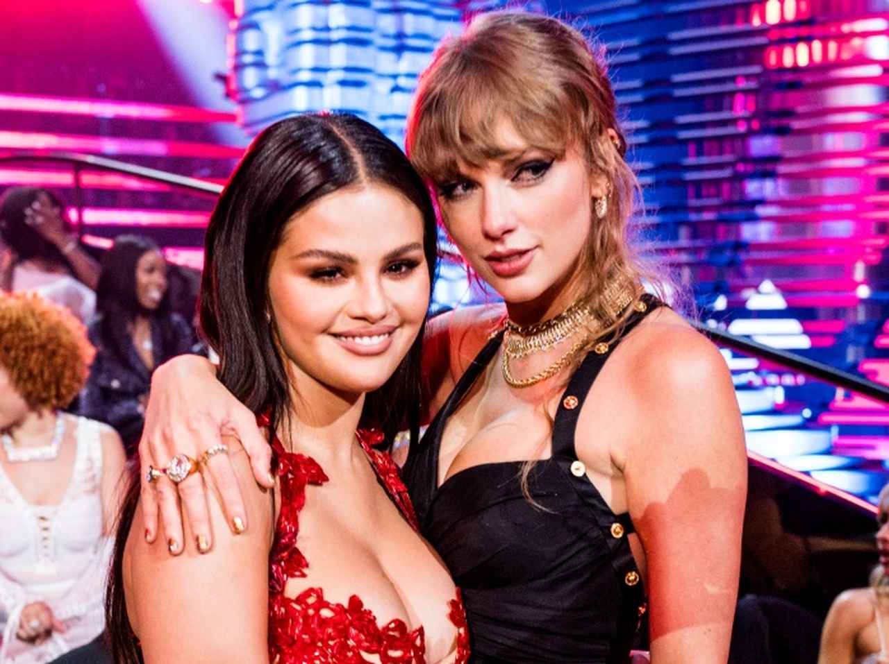 セレーナ・ゴメスが語る、テイラーの「Love Story」を初めて聴いたあの日の記憶