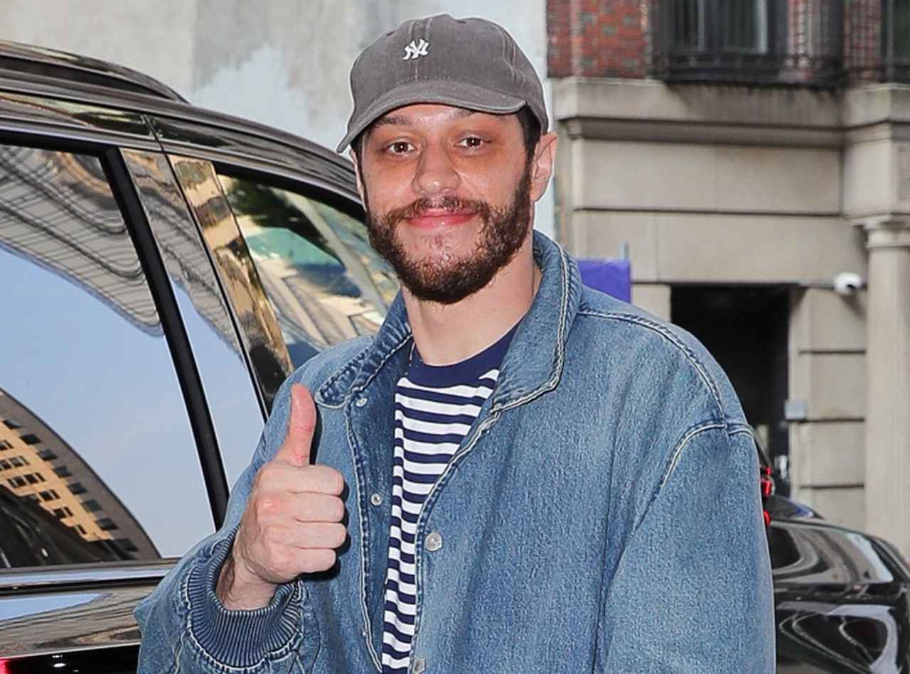 200個近くのタトゥーを消すアリアナの元婚約者がタトゥーを入れる人へメッセージ