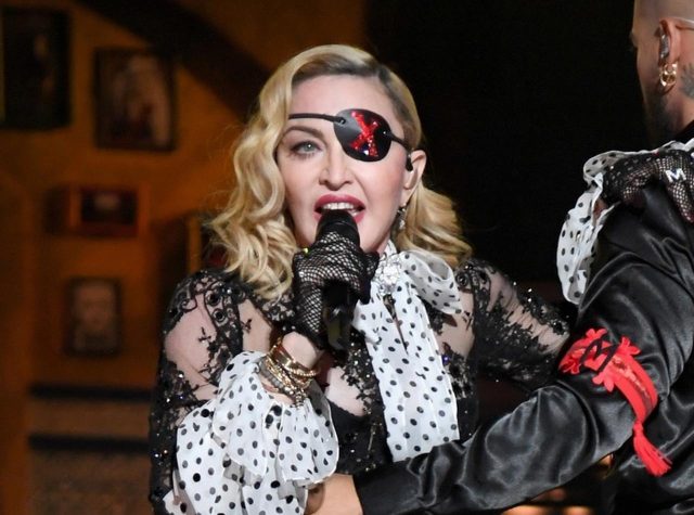 マドンナのバースデーケーキが不気味、ラブブがマドンナバージョンに