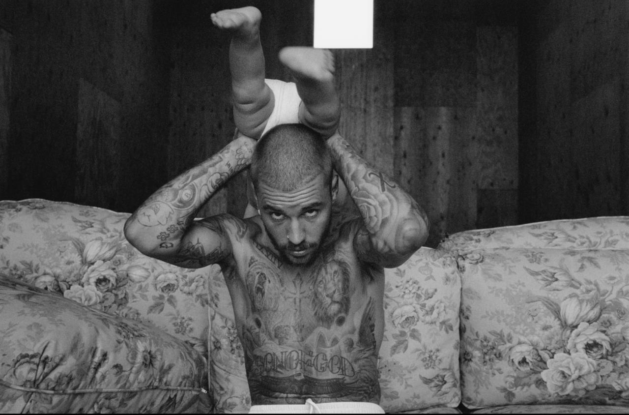 ジャスティン・ビーバー、妻と息子と“家族共演”　新曲「YUKON」MVで見せた新たな父の顔