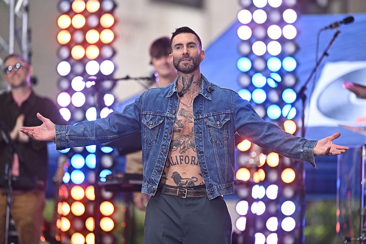 マルーン5が「亡き大切な人」の写真を募集──名曲を演奏中にステージで紹介へ