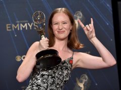 エミー賞とアフターパーティーの間に髪の毛をカット、エミー賞受賞女優