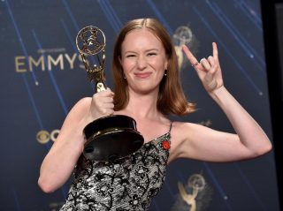 エミー賞とアフターパーティーの間に髪の毛をカット、エミー賞受賞女優