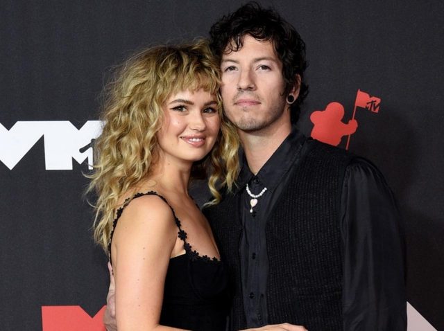 デビー・ライアンが母親に、第1子を妊娠したと発表