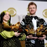 ビリー・アイリッシュ、兄と長年の恋人が婚約を果たした時の反応 