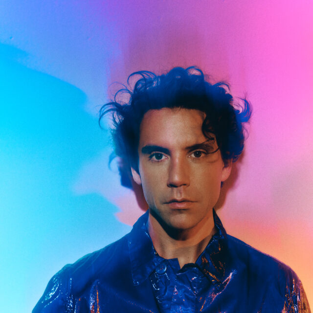 MIKA、AI時代に“人間らしさ”を問う――最新曲『Modern Times』が描く「自由への祈り」