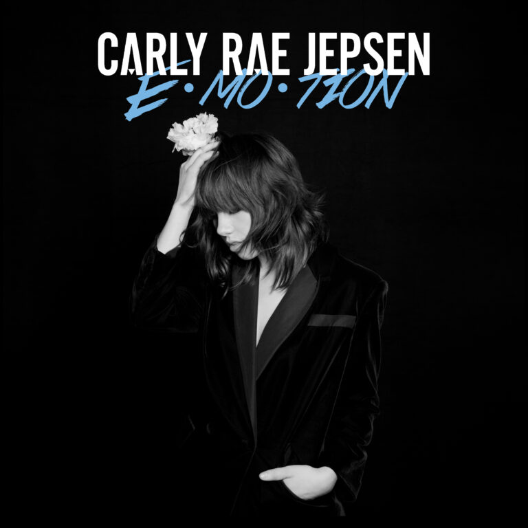 カーリー・レイ・ジェプセン、『Emotion (10th Anniversary Edition)』で“あの夏のポップス”を再び──未発表曲も多数収録