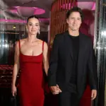 ケイティ・ペリーとトルドー元首相が交際公表！パリで手つなぎデート中にファンとも交流