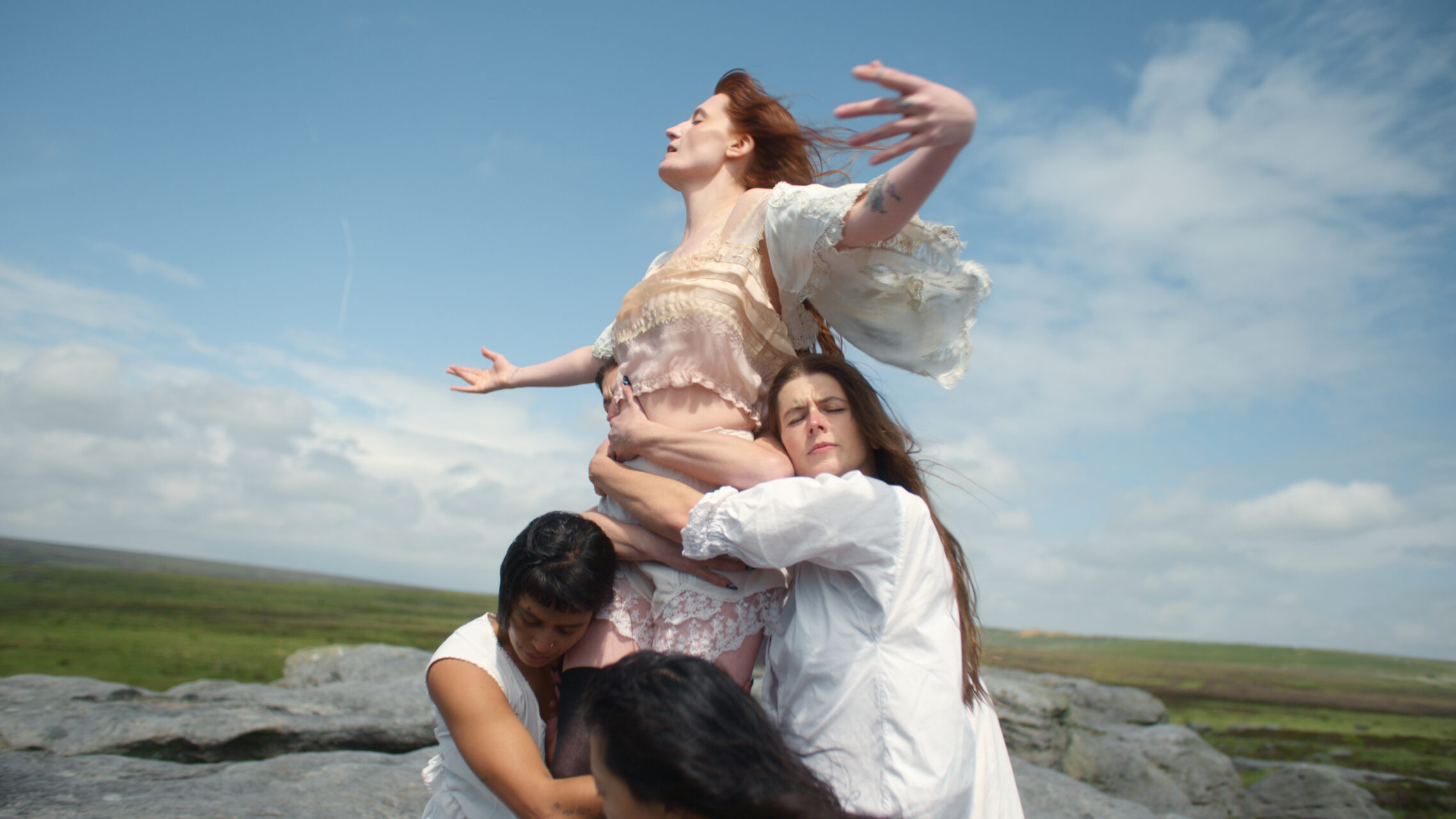 「Sympathy Magic」で新境地へ――フローレンス・アンド・ザ・マシーン、ダニー・L・ハール&アーロン・デスナーと豪華共演