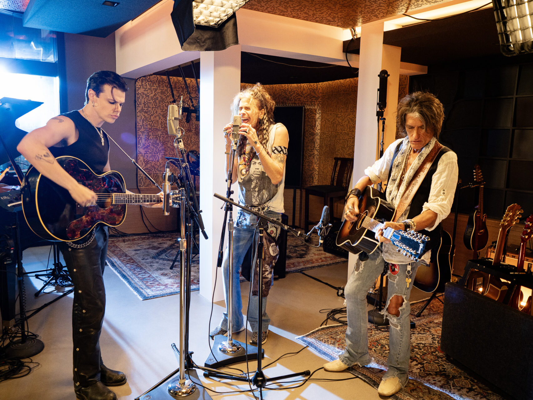 エアロスミス×ヤングブラッドの新曲に“伝説コメディ俳優”スティーヴ・マーティン参戦！　バンジョーが響くソウルフルな1曲に