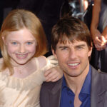 ダコタ・ファニングが明かす──20年前に親子役で共演したトム・クルーズから届く毎年の誕生日プレゼントとは