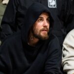 ジャスティン・ビーバーが転倒事故、痛みに耐えながらリハ続行