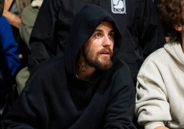 ジャスティン・ビーバーが転倒事故、痛みに耐えながらリハ続行