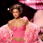 ジジ・ハディッド、小学生の「どうしてそんなにかわいいの？」に対する神対応が話題に