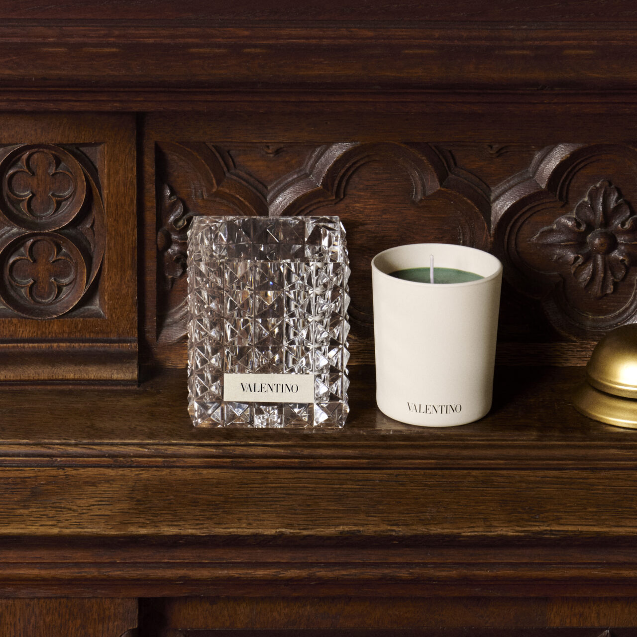 ヴァレンティノ初の“香るオブジェ”誕生 シチリア香るキャンドルがラグジュアリーすぎる