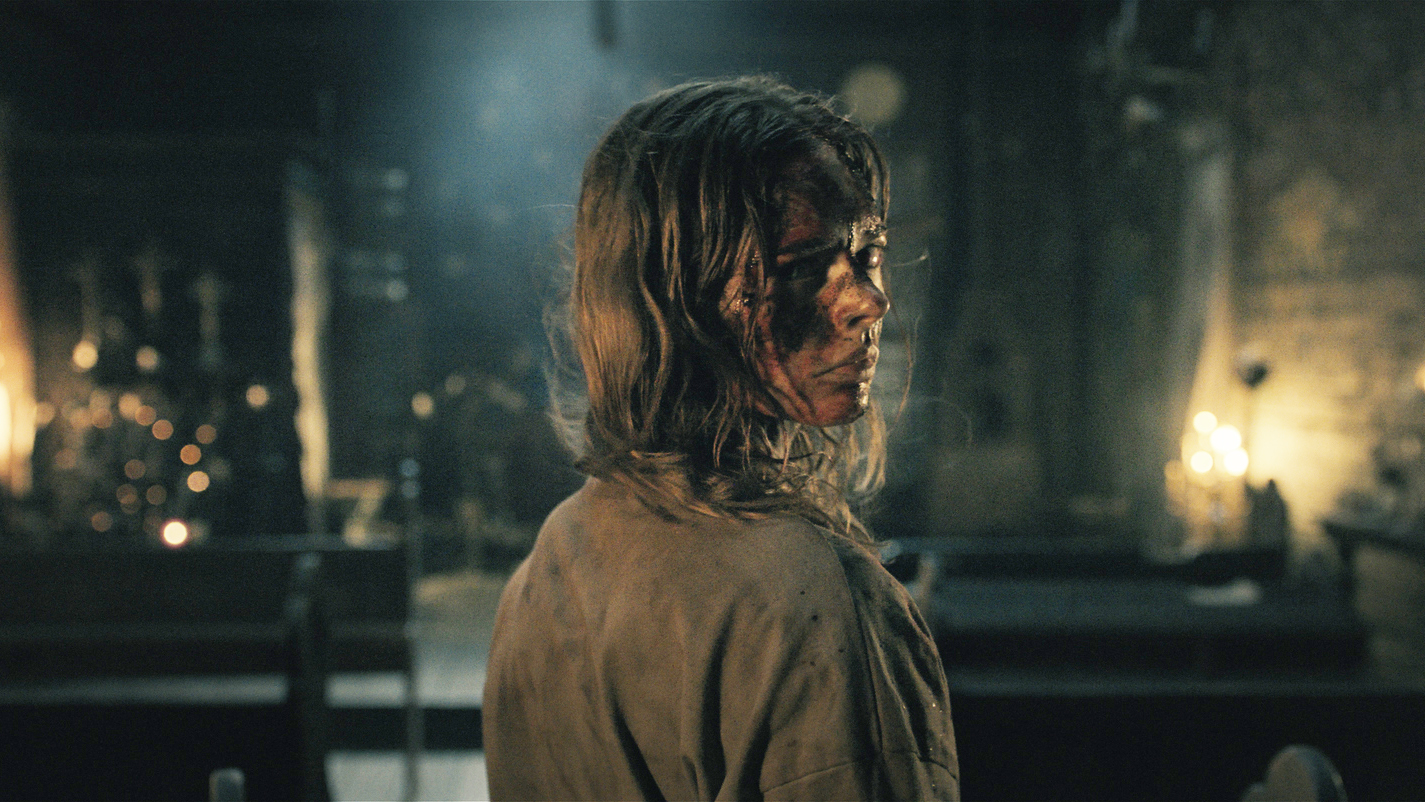 声を出したら終わり…サマラ・ウィーヴィング主演『ヴィレッジ 声帯切村』、生贄の村で始まる極限サバイバル