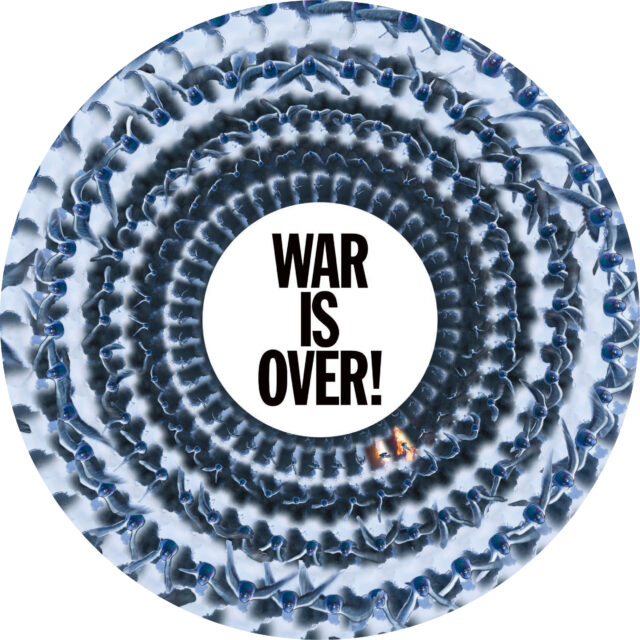 ジョン＆ヨーコの名曲が“動くレコード”に　ショーン・レノン手がける『ハッピー・クリスマス（戦争は終った）』ゾートロープ盤が登場