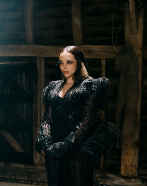 ジェイド、デビュー盤に“8曲追加”で完全進化！ダークで幻想的な「チャーチ」MVも解禁