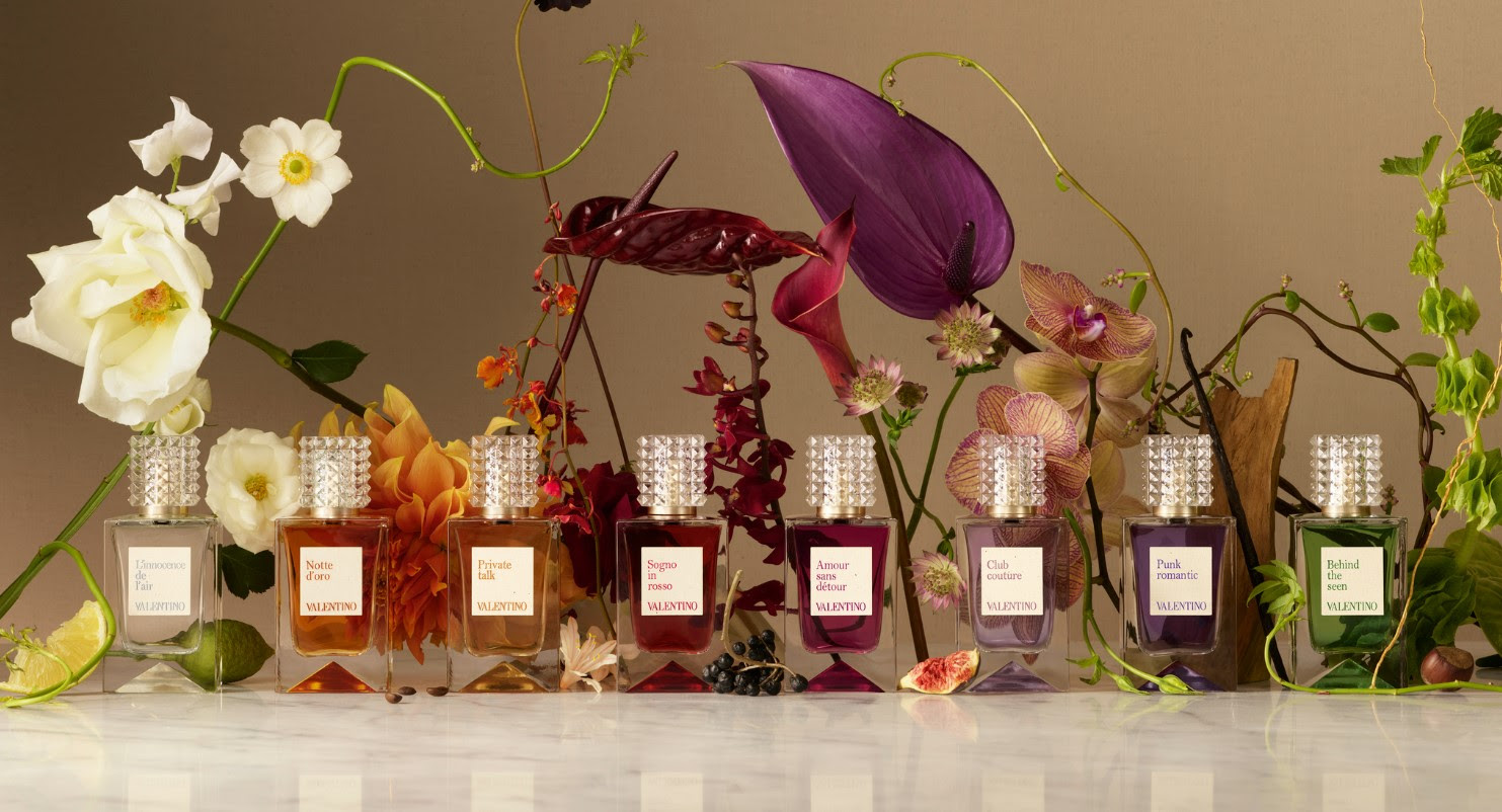 月明かりに揺れる“禁断の抱擁”――ヴァレンティノ最新作「アムール サン デトゥール」、情熱の余韻をまとって登場