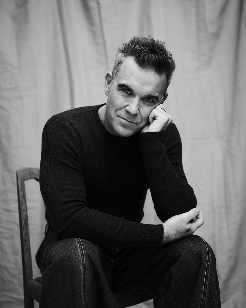 ロビー・ウィリアムス、約10年ぶり新作で全英1位！ビートルズ超えの“史上最多記録”を更新