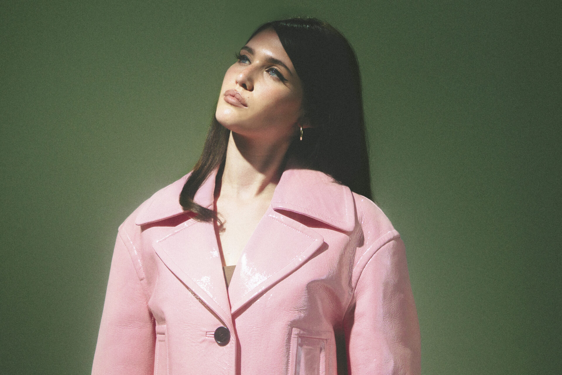 エッタ・ジェイムスを彷彿とさせる新星シエナ・スパイロ、話題曲「Die On This Hill」MV公開