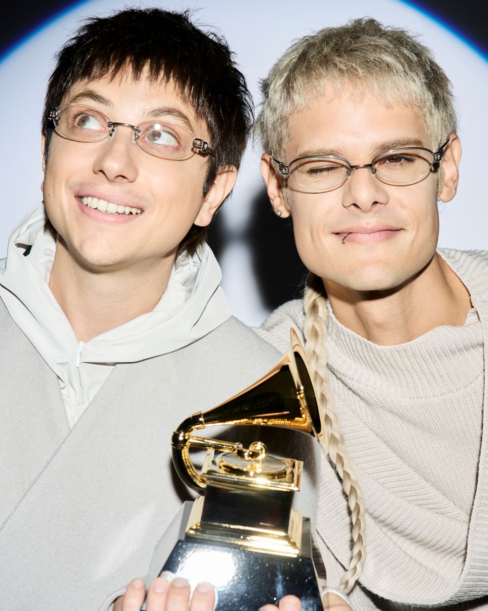 カトリエル&パコ・アモロソ新章開幕!FREE SPIRITSは“ヒーリングの入口”──スティングが明かす12ステップの核心