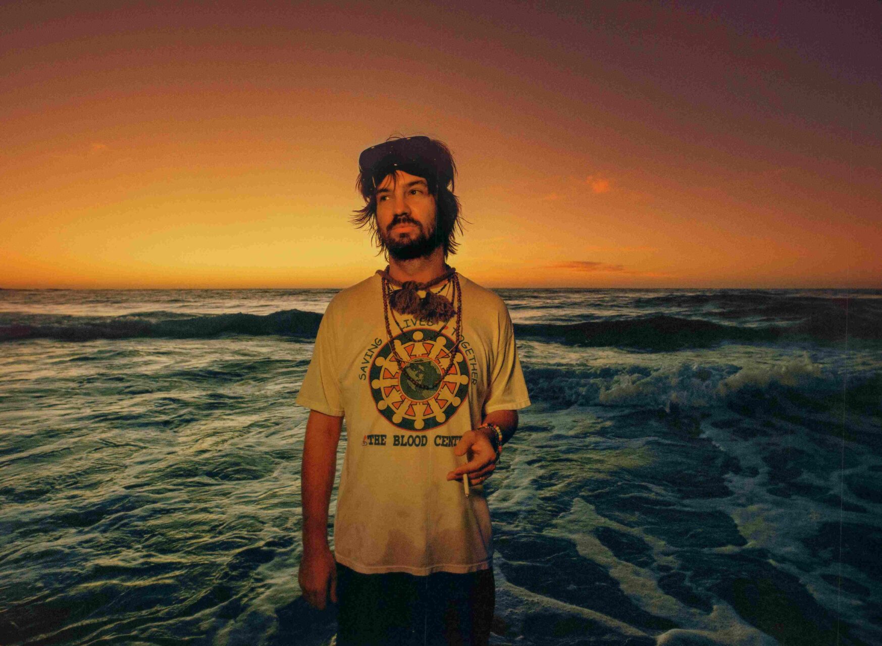 グラミー受賞直後のテーム・インパラ、BLACKPINKのJENNIE参戦で「ドラキュラ」が妖艶進化