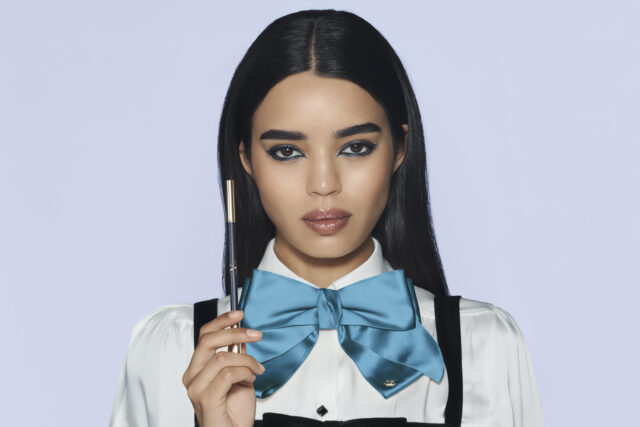 ヴァレンティノ ビューティの名品アイライナーに“ブルー旋風”！「ヴァレンティノ カラーグラフ」新4色が登場