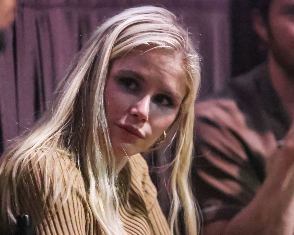 エリン・モリアーティが整形デマに反論で明かした、自己免疫疾患の存在