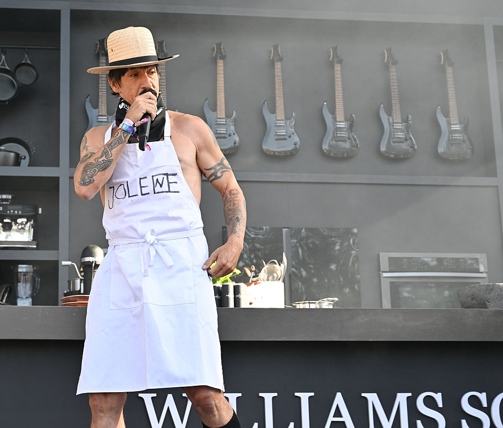 「彼氏は私の2倍の年齢」…RHCPボーカルの彼女が33歳差交際に思うこと