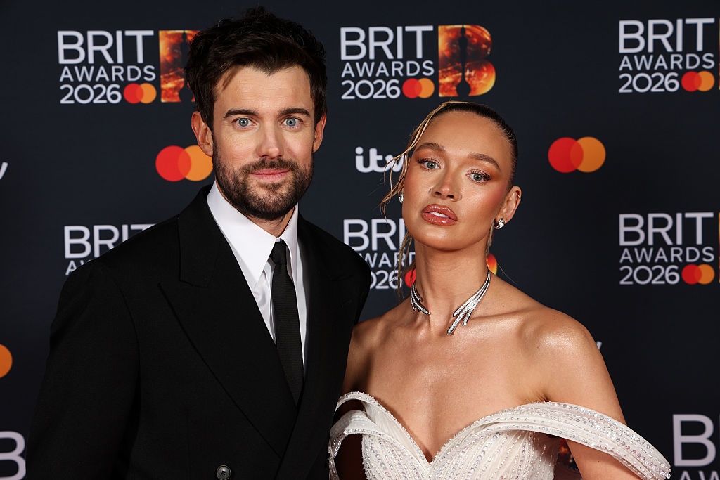 ジャック・ホワイトホール「ズボンが裂けてお尻丸出し」…式のハプニング