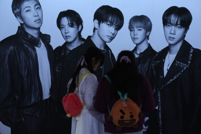 BTS、7年ぶりに東京ドームに帰還　チケット争奪戦の全容と圧巻の演出に注目が集まる