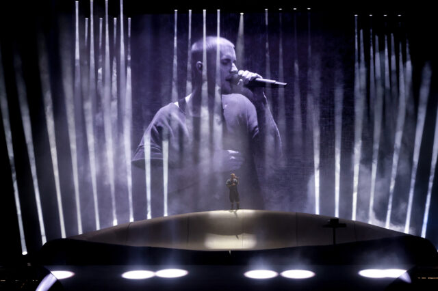 ヘイリー・ビーバー、夫のコーチェラ初ヘッドラインに「Future Mrs. Bieber」Tシャツで応援。ジャスティンはステージで妻と息子の名を叫んだ