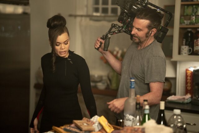 ブラッドリー・クーパー、名曲「アンダー・プレッシャー」は“不協和音”！？映画『これって生きてる？』の主題歌に選んだ理由とは？