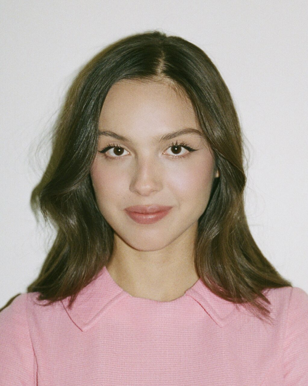 恋に落ちた瞬間のエネルギーを全開に──オリヴィア・ロドリゴ「drop dead」が告げる“新時代”の幕開け