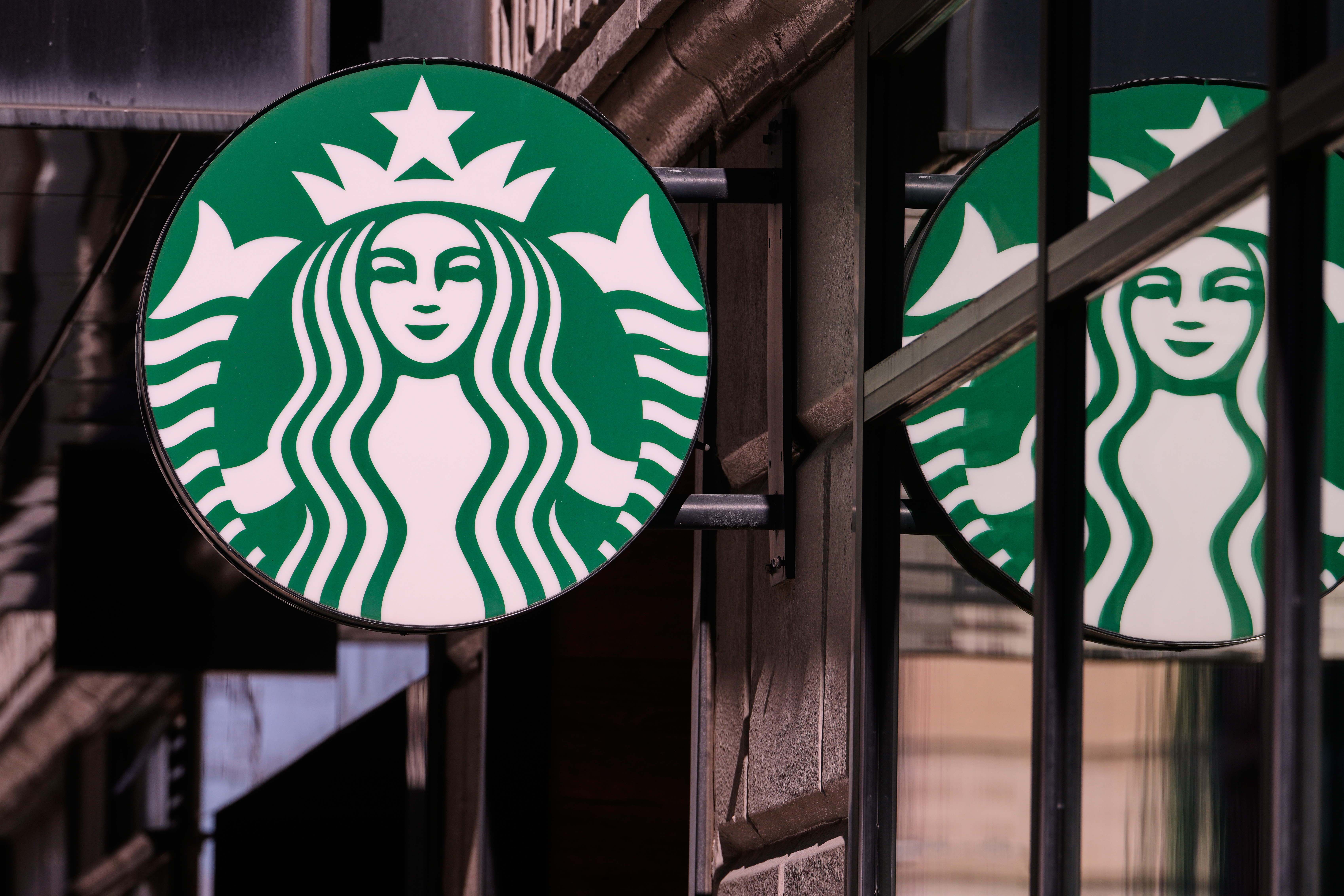 スターバックスとミッフィーのコラボグッズが即完売？！