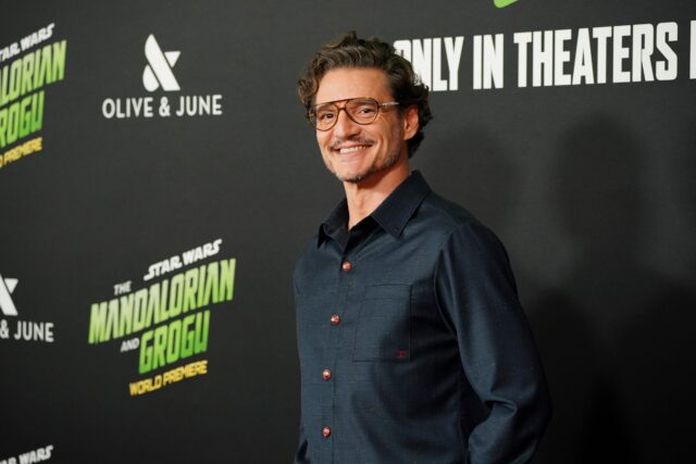 ペドロ・パスカル、映画公開直前にディズニーランドを電撃訪問