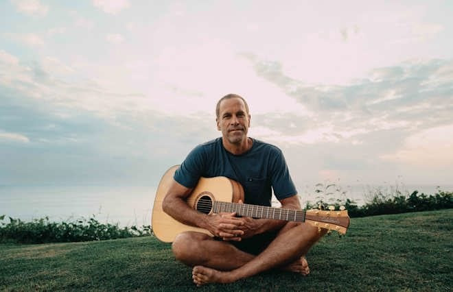 若き日の衝動が今よみがえる──ジャック・ジョンソン、サーフィンと音楽を結ぶ原点回帰プロジェクト『SURFILMUSIC』始動