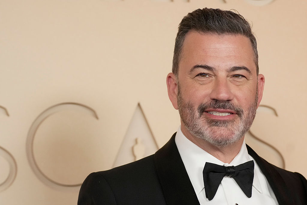 ジミー・キンメル、スティーヴン番組終了に「打ちのめされた」ーーレイトナイト業界に危機感