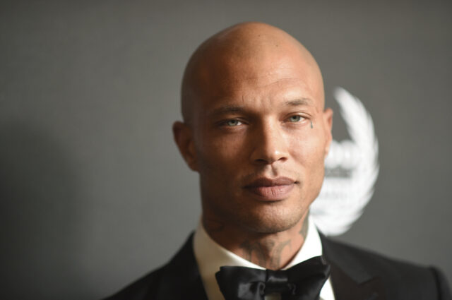 逮捕写真で人生激変――“イケメンすぎる犯罪者”ジェレミー・ミークスの現在