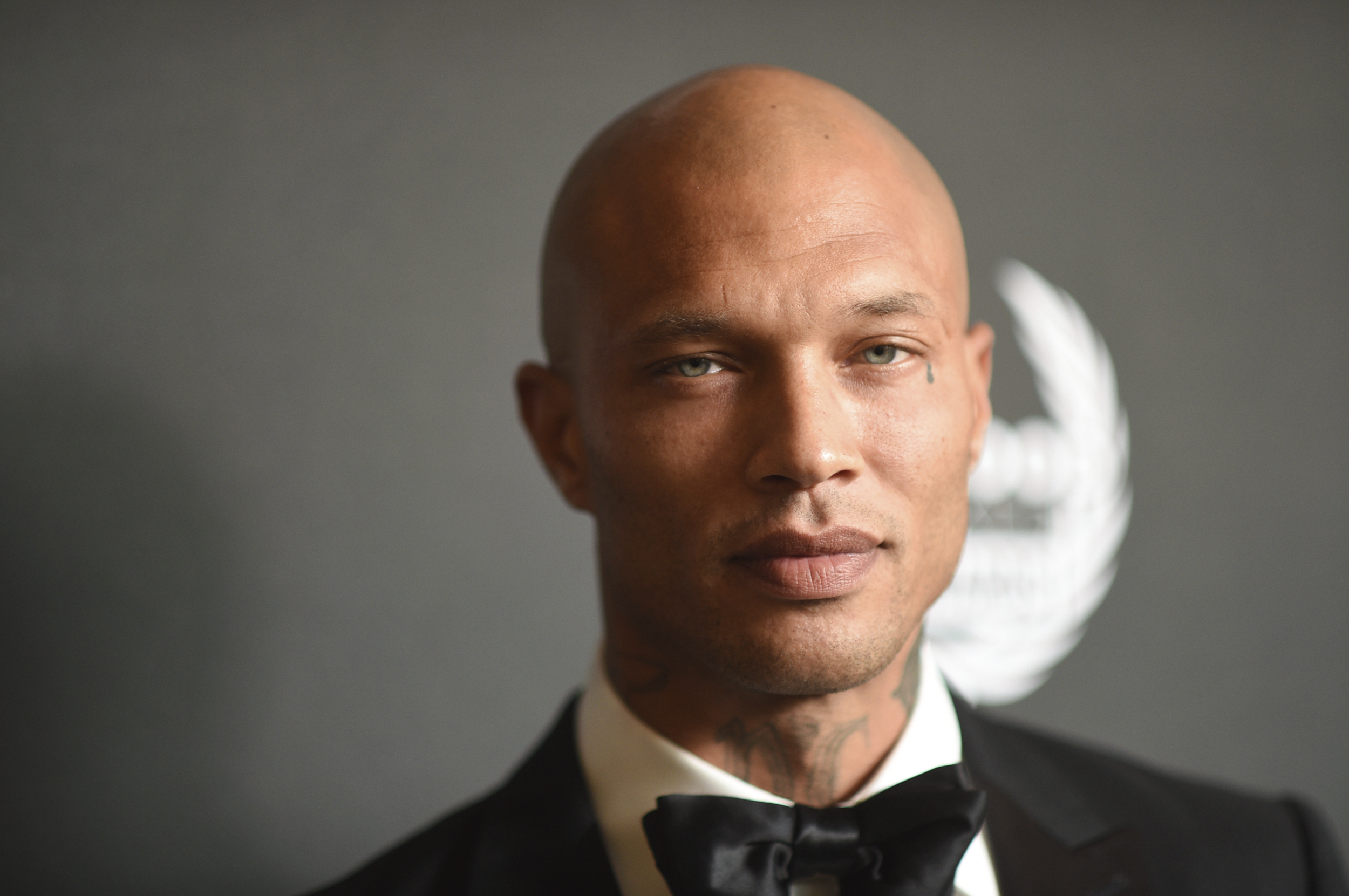 逮捕写真で人生激変――“イケメンすぎる犯罪者”ジェレミー・ミークスの現在