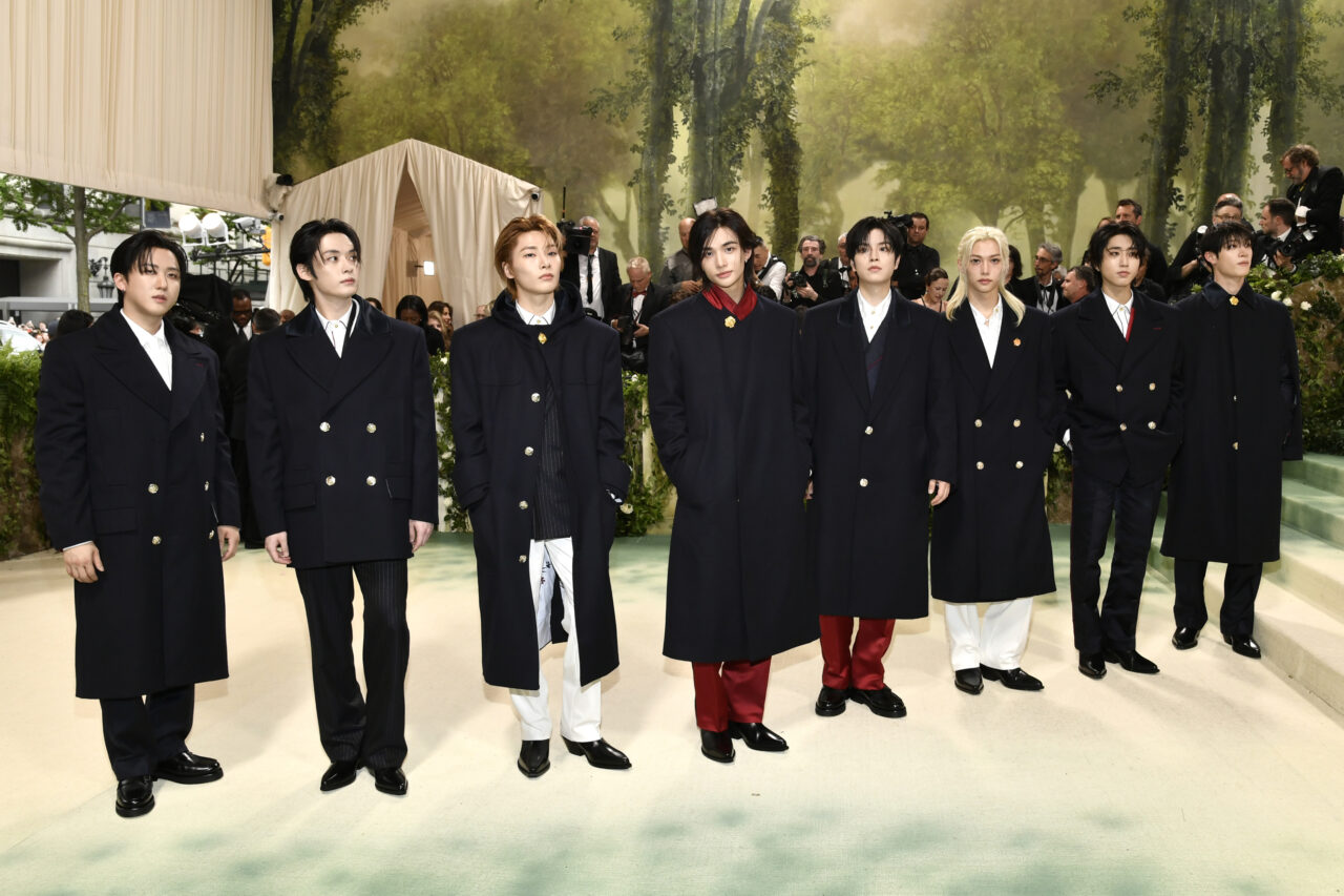 AP/アフロ Musicals group Stray Kids attend The Metropolitan Museum of Art's Costume Institute benefit gala celebrating the opening of the "Sleeping Beauties: Reawakening Fashion" exhibition on Monday, May 6, 2024, in New York. (Photo by Evan Agostini/Invision/AP)