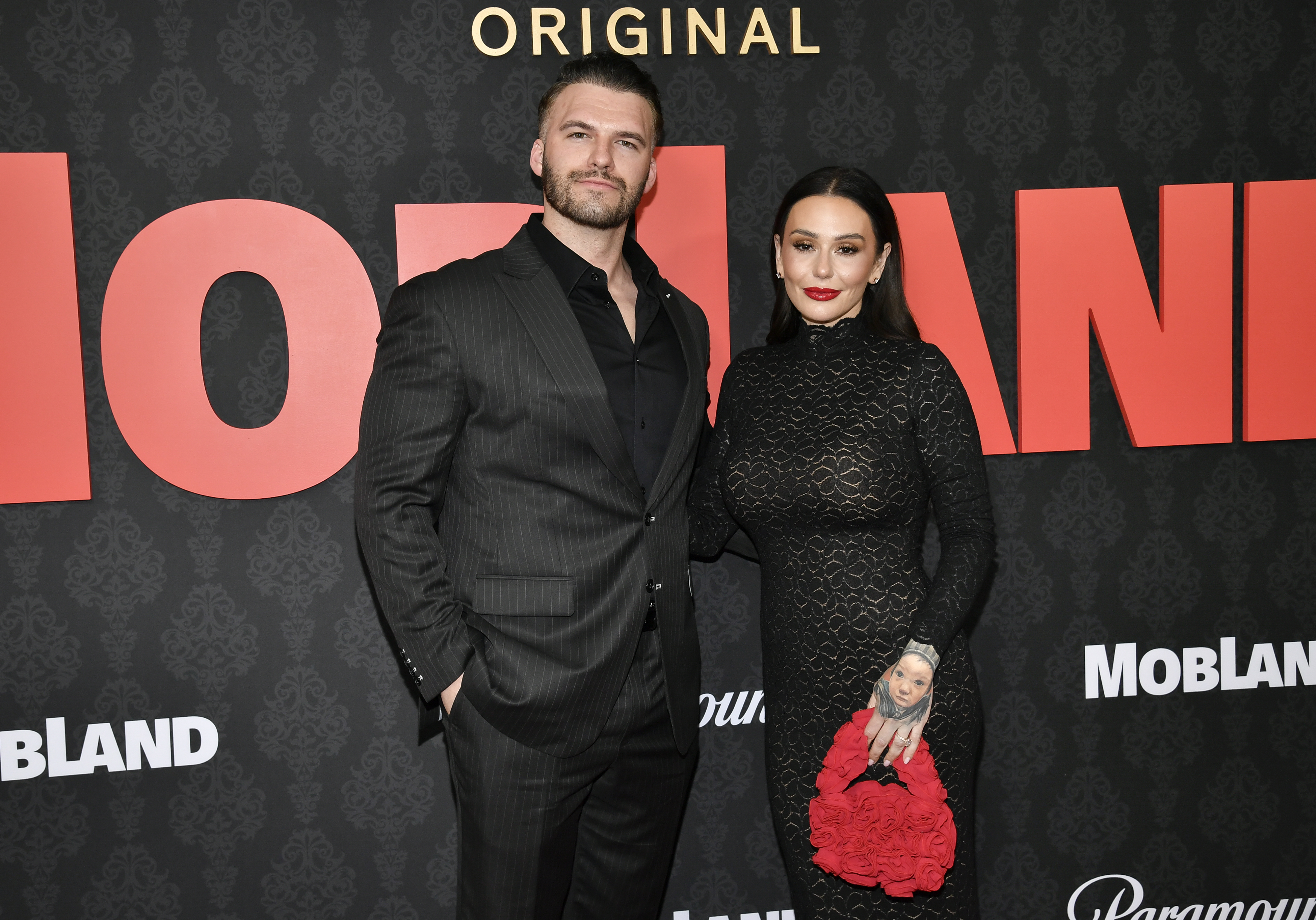 『ジャージー・ショア』JWoww、映画試写会を装ったサプライズ結婚式を開催