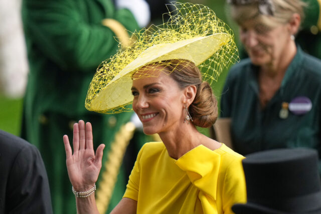 キャサリン妃、3年ぶりにロイヤル・アスコットへ復帰——亡き女王を偲ぶ“イエロー”の装い