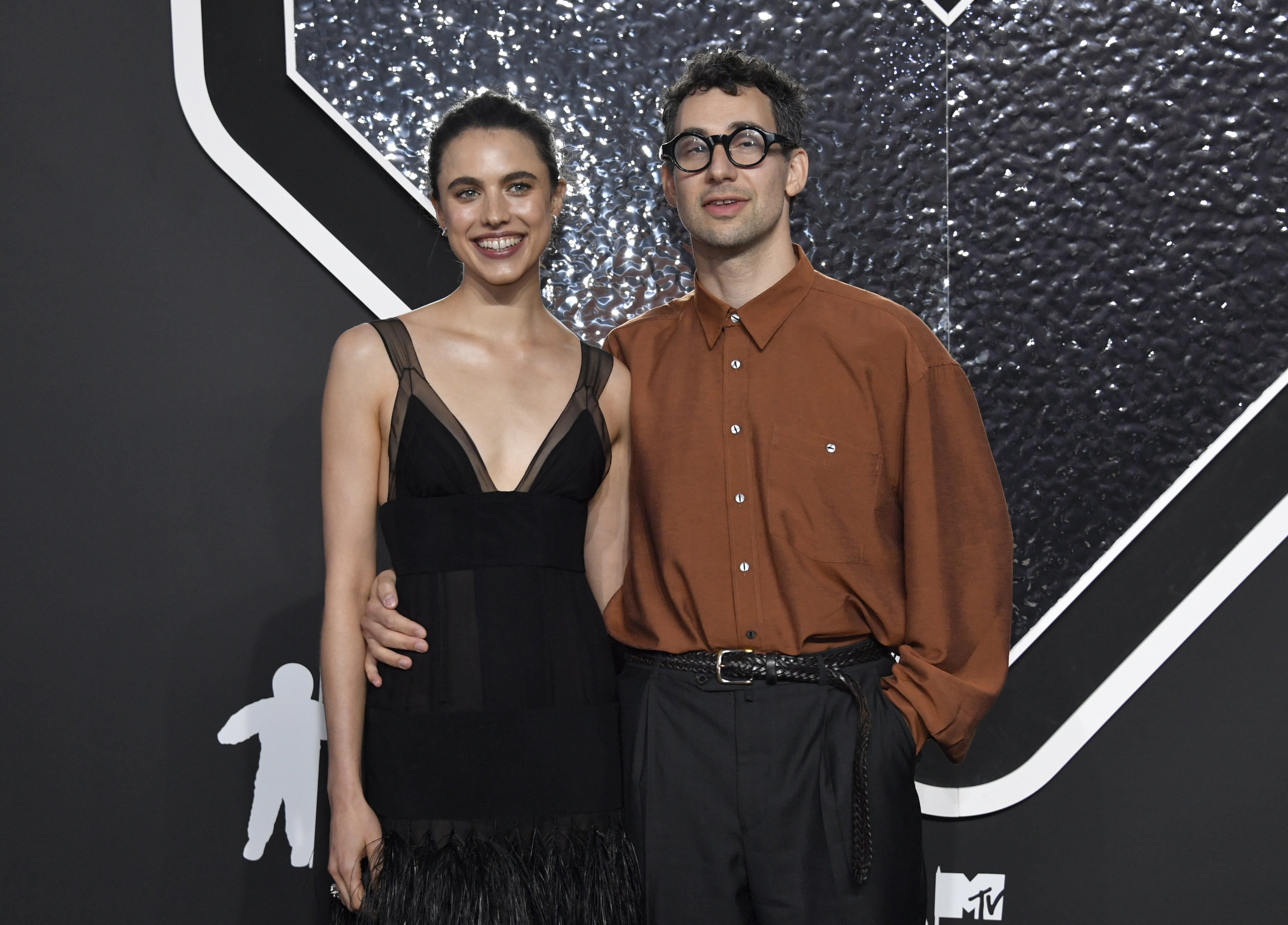 マーガレット・クアリーとジャック・アントノフが別居、テイラー結婚式で発覚